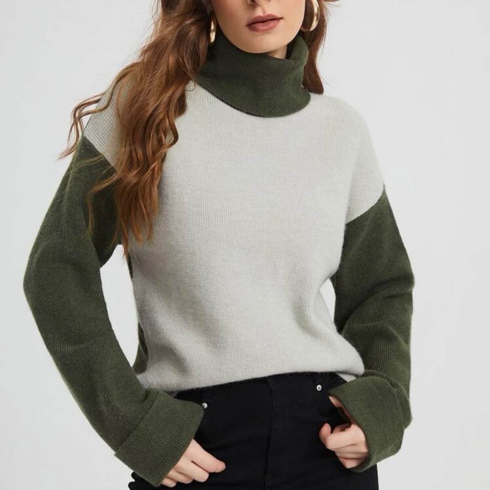 🛍High Neck Ribbed Knit Two-Tone Sweater🛍